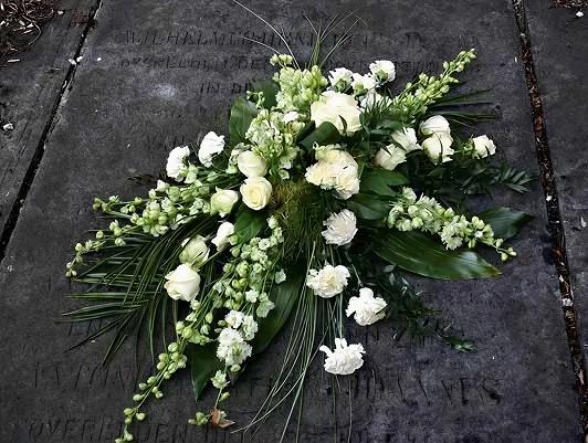 Vous êtes ici : Accueil > Evénements de la vie > Deuil Compositions florales pour deuil à Cannes